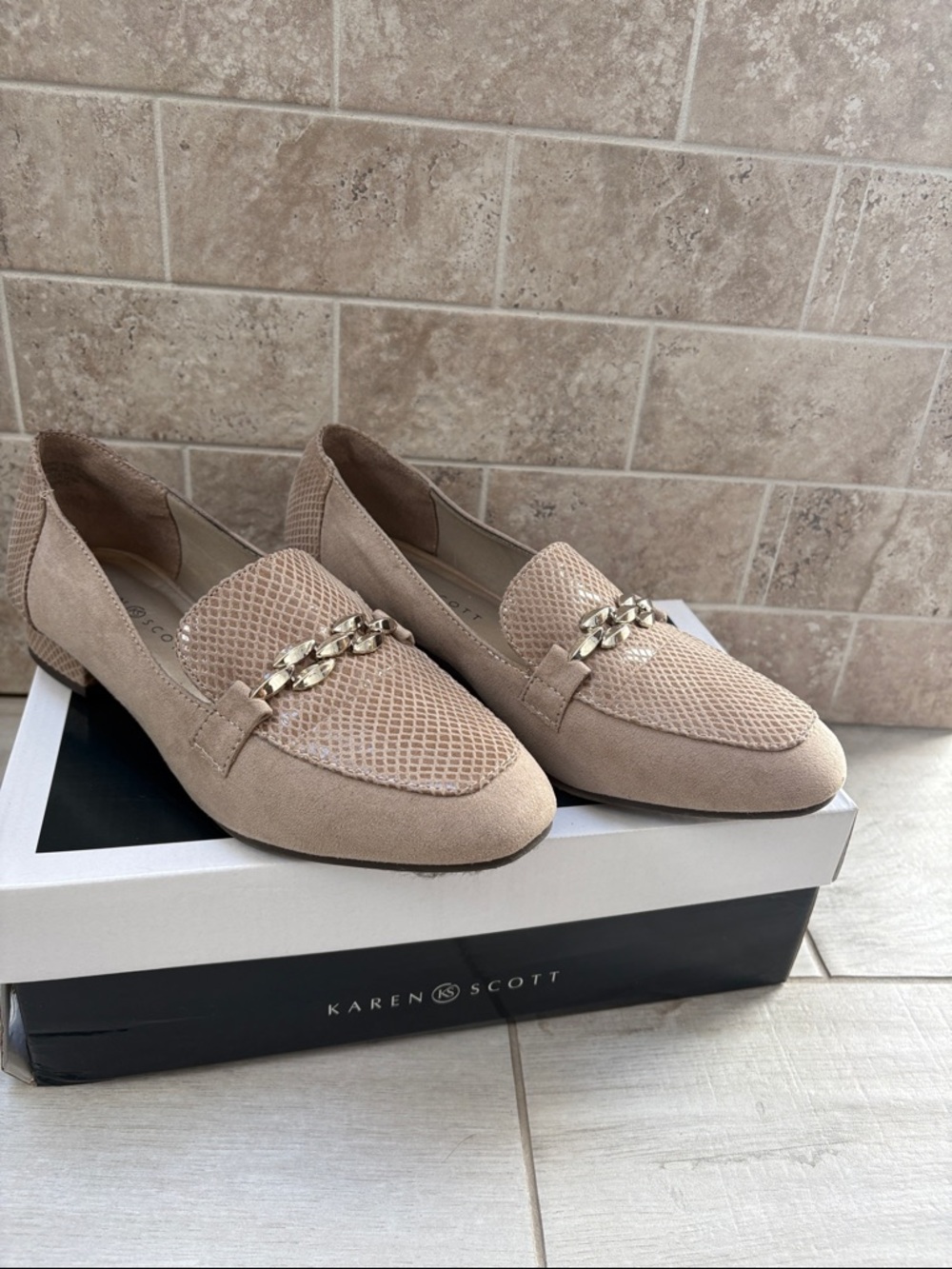 Karen Scott Beige Taupe Chain-Accent Loafers